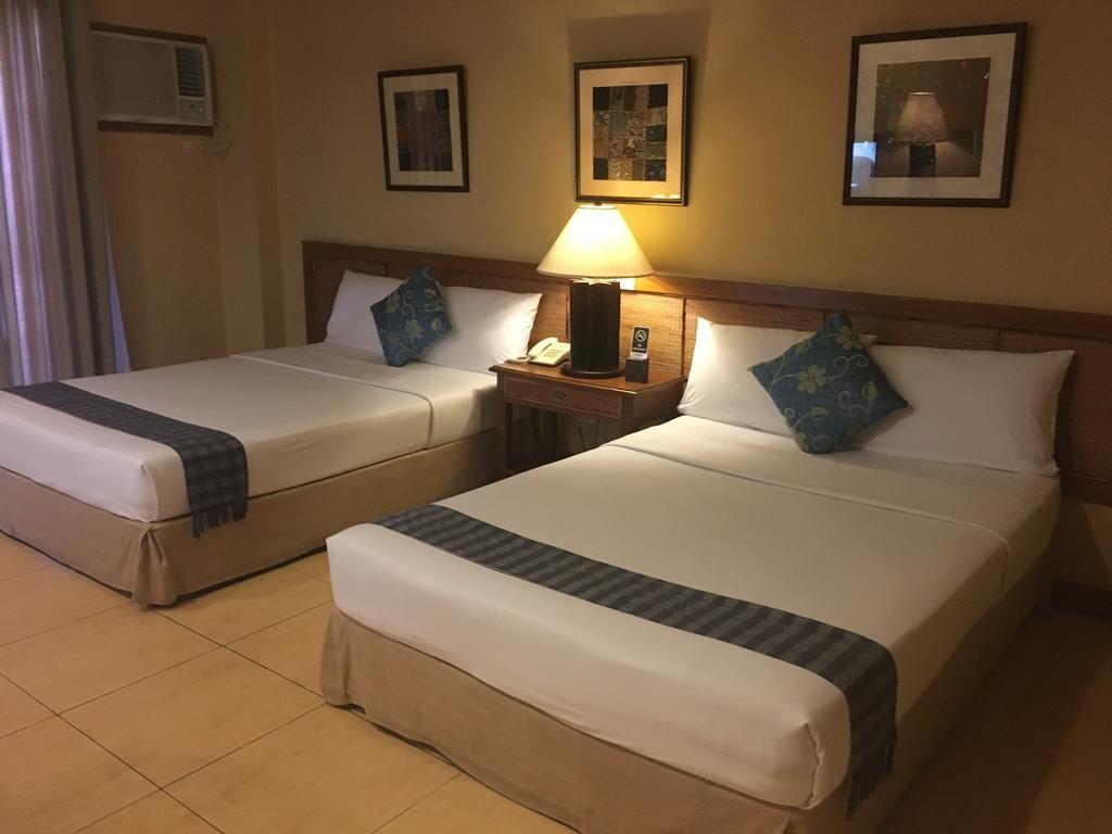 Java Hotel Laoag Extérieur photo